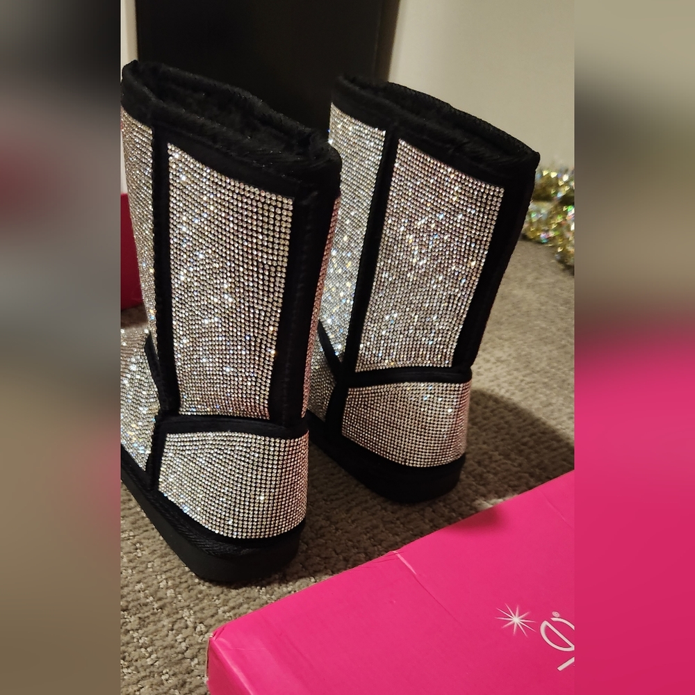 Shoe dazzle Women fuzzie dazzler boots - Picture 3 of 10